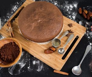 Obłędnie czekoladowy, błyskawiczny i bez cukru. Przepis na sernik w japońskim stylu z efektem wow 