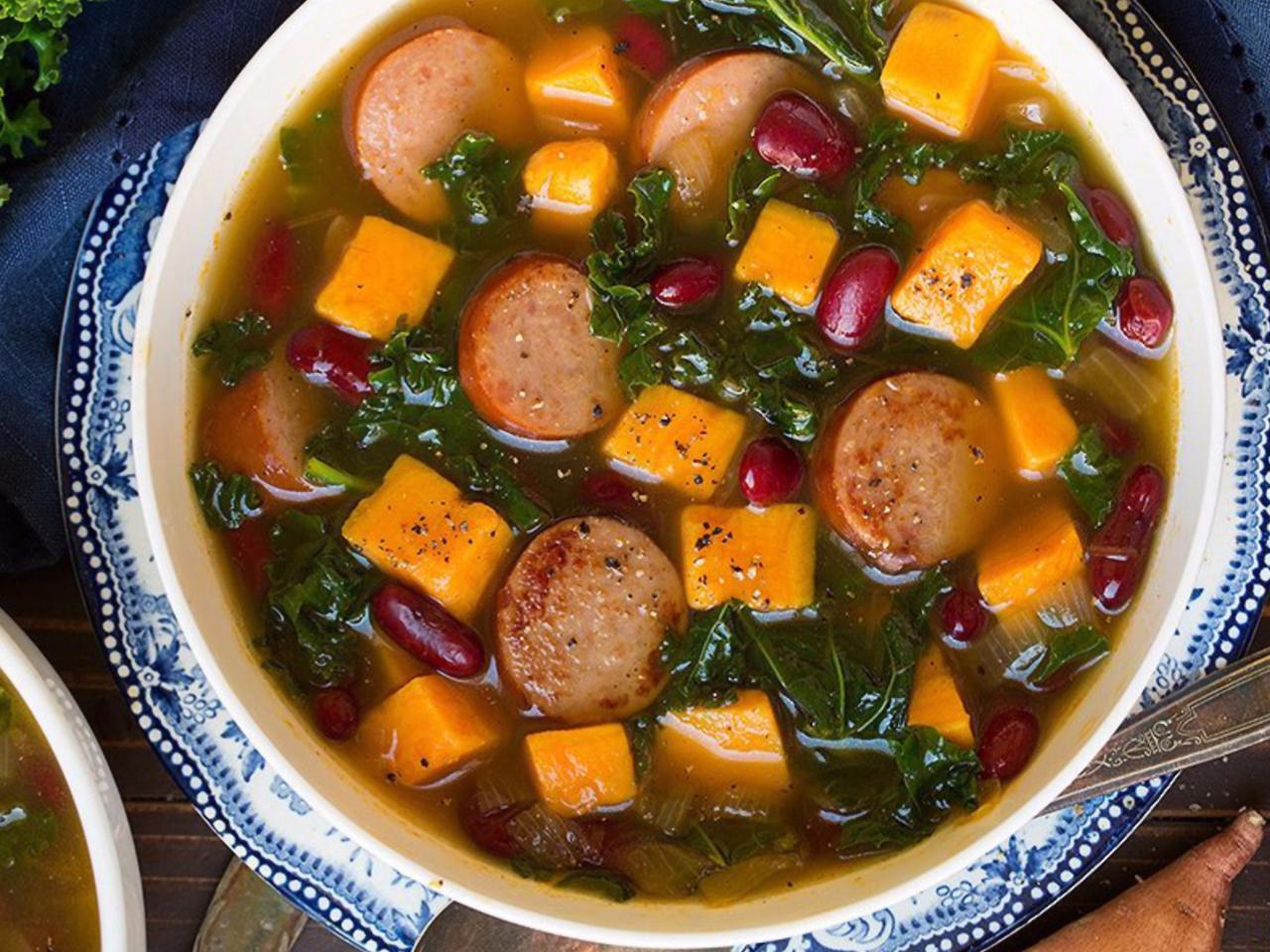 Sycąca zupa parówkowa z fasolą i batatem