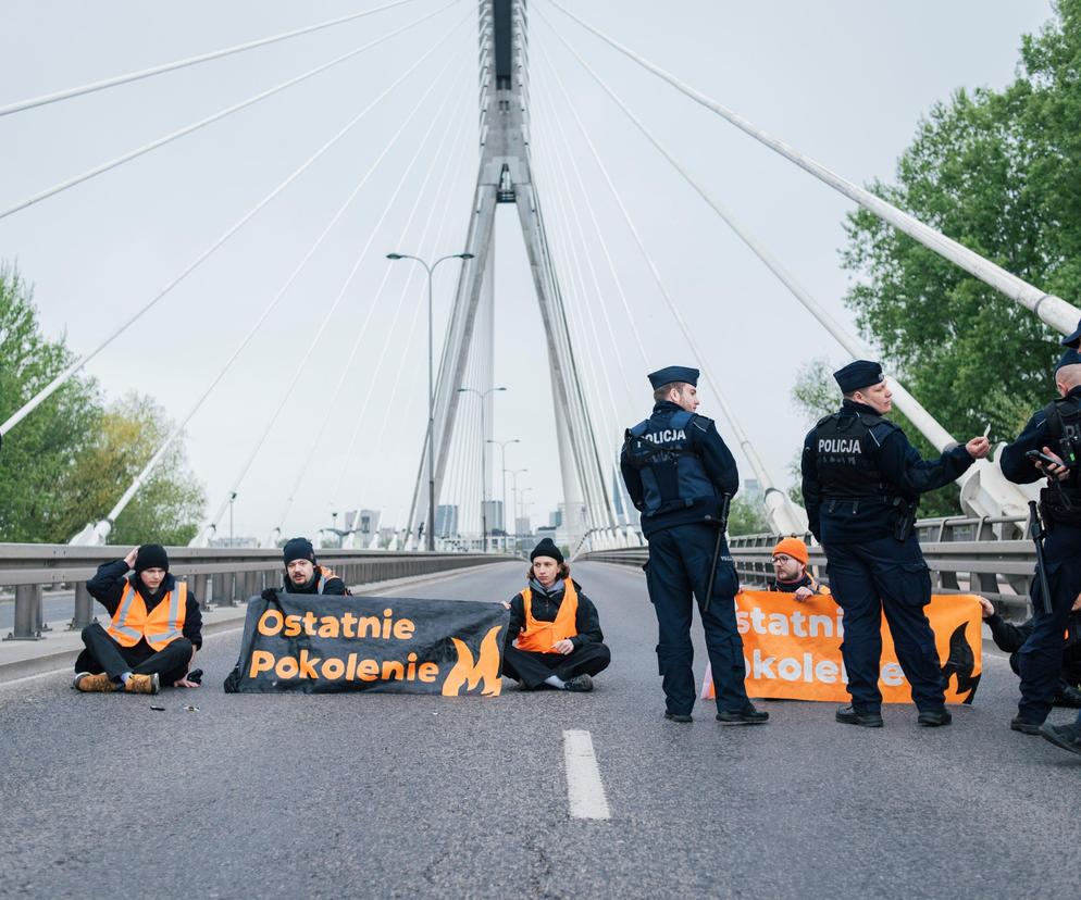 Blokada mostów w Warszawie. Akcja Ostatniego pokolenia 
