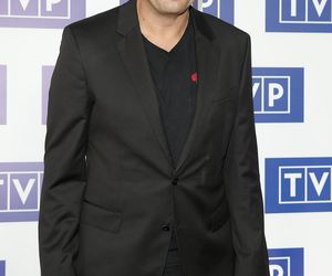 Tomasz Karolak ma dziś urodziny. Za te role fani pokochali go najbardziej!