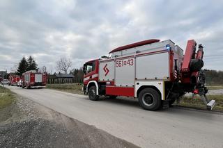 Przerażający wypadek pod Tarczynem. Ściana w budynku przygniotła starszego mężczyznę. Emeryt poniósł śmierć na miejscu