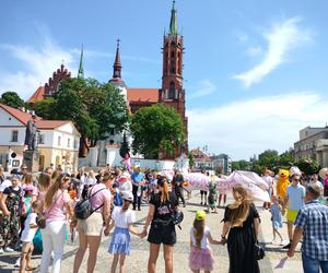 Chcieli podkreślić potrzebę swoich działań. Ulicami Białegostoku przeszedł Marsz Rodzin Zastępczych