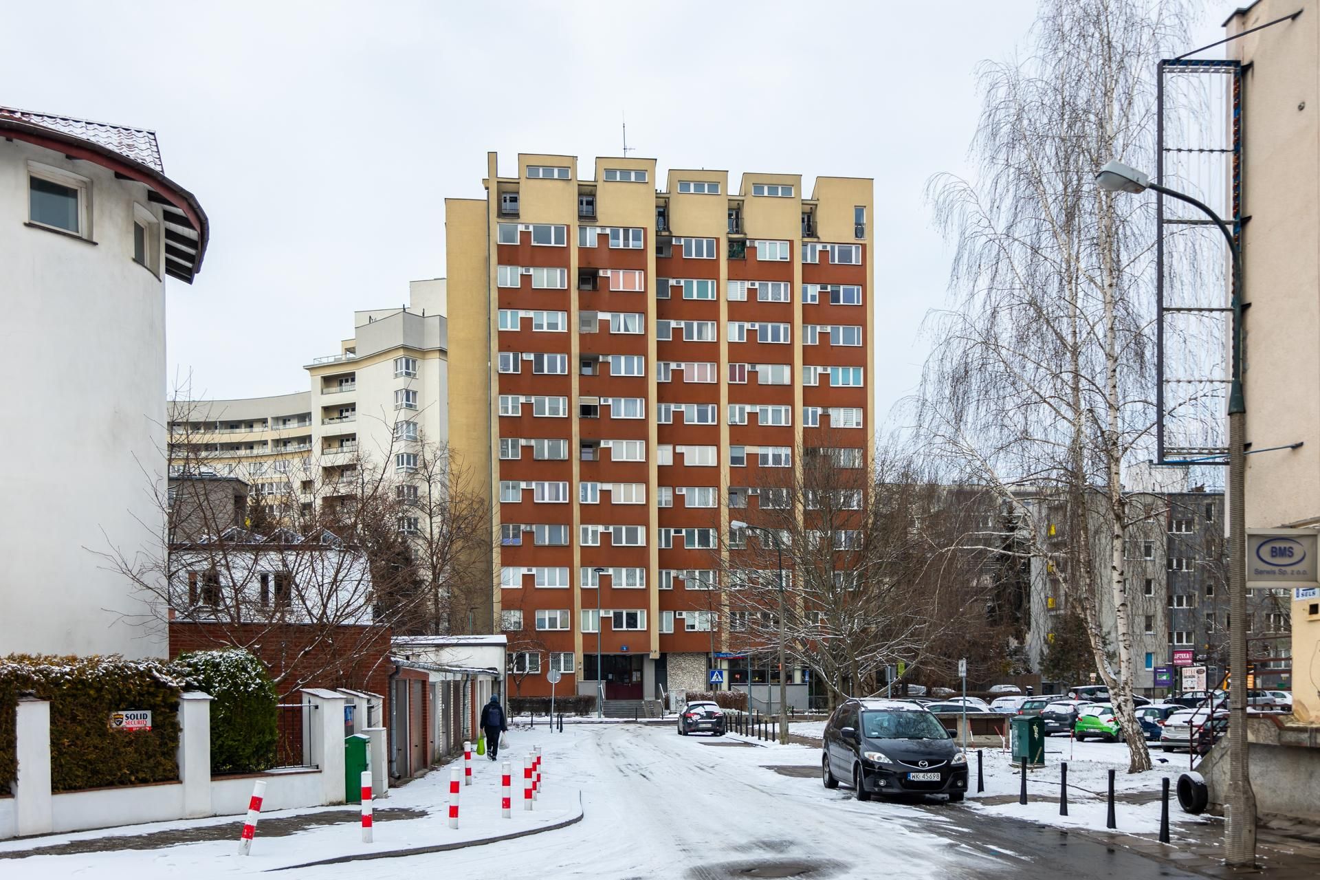 "Dom samotnych" na Etiudy Rewolucyjnej 9 w Warszawie
