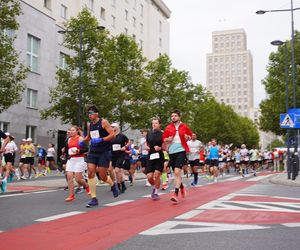 Uczestnicy Maratonu Warszawskiego 2025