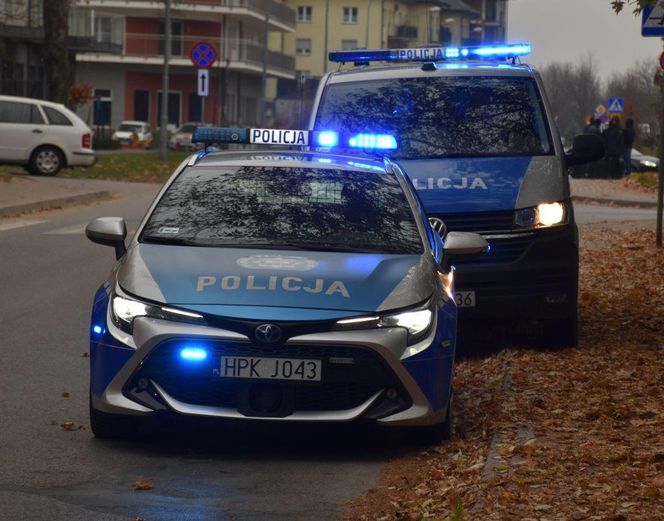 Policja na meczu w Jarosławiu. Kibice wbiegli na murawę 