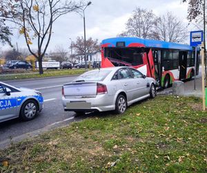 Wypadek w Puławach. 53-latek z 1,6 promila wjechał w autobus miejski