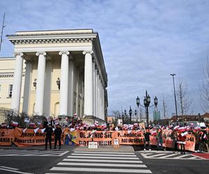 Protest kupców z Marywilskiej przed ratuszem