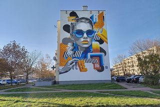 Nowy mural z kobiecą postacią na ścianie bloku przy ulicy Kaszubskiej 2 w Siedlcach. Zobacz zdjęcia!