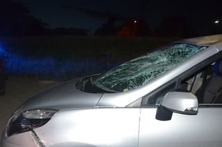 ramatyczny wypadek pod Krakowem. 17-latek na hulajnodze zderzył się z samochodem. Doznał poważnych obrażeń