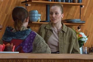 Barwy szczęścia, odcinek 2706: Renata (Ania Mrozowska), Luiza (Julia Zielińska)