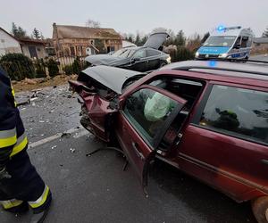 Wypadek w Starym Polichnie dwóch samochodów osobowych