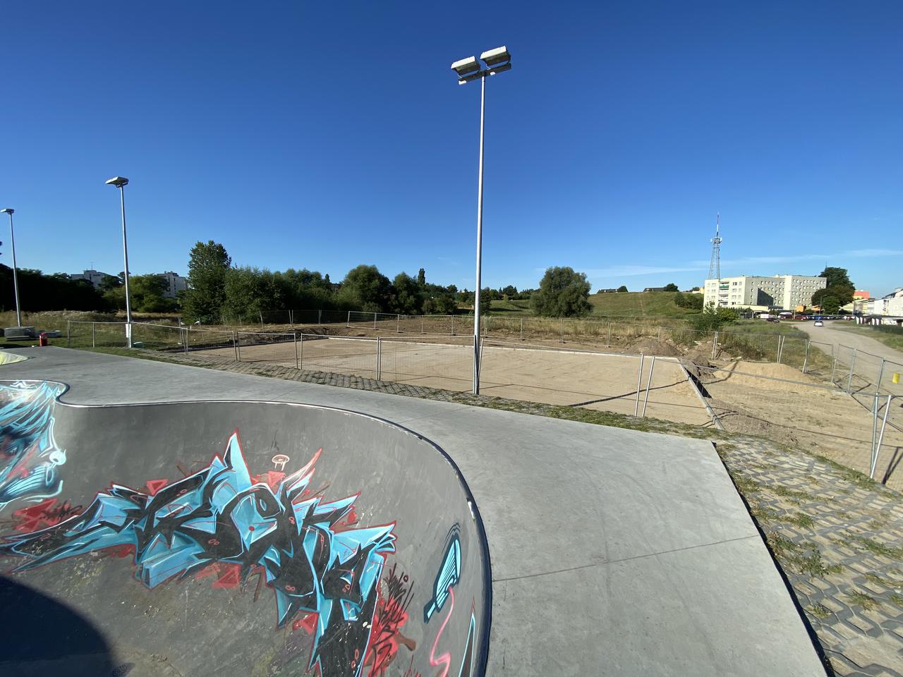 Boisko do koszykówki powstaje przy szczecineckim skateparku