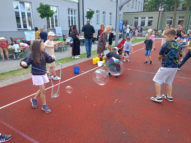 Nowa ławka Gaudiego została uroczyście odsłonięta podczas Pikniku Rodzinnego 2024 w siedleckiej "Jedynce"