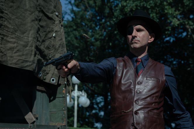 Zatoka szpiegów 2 sezon ostatni odcinek 19 (odc. 10). Komarow (Marcin Bosak)