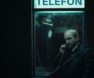 W trakcie przygotowań do roli w Heweliuszu nawiązał zresztą kontakt z rodziną kapitana.