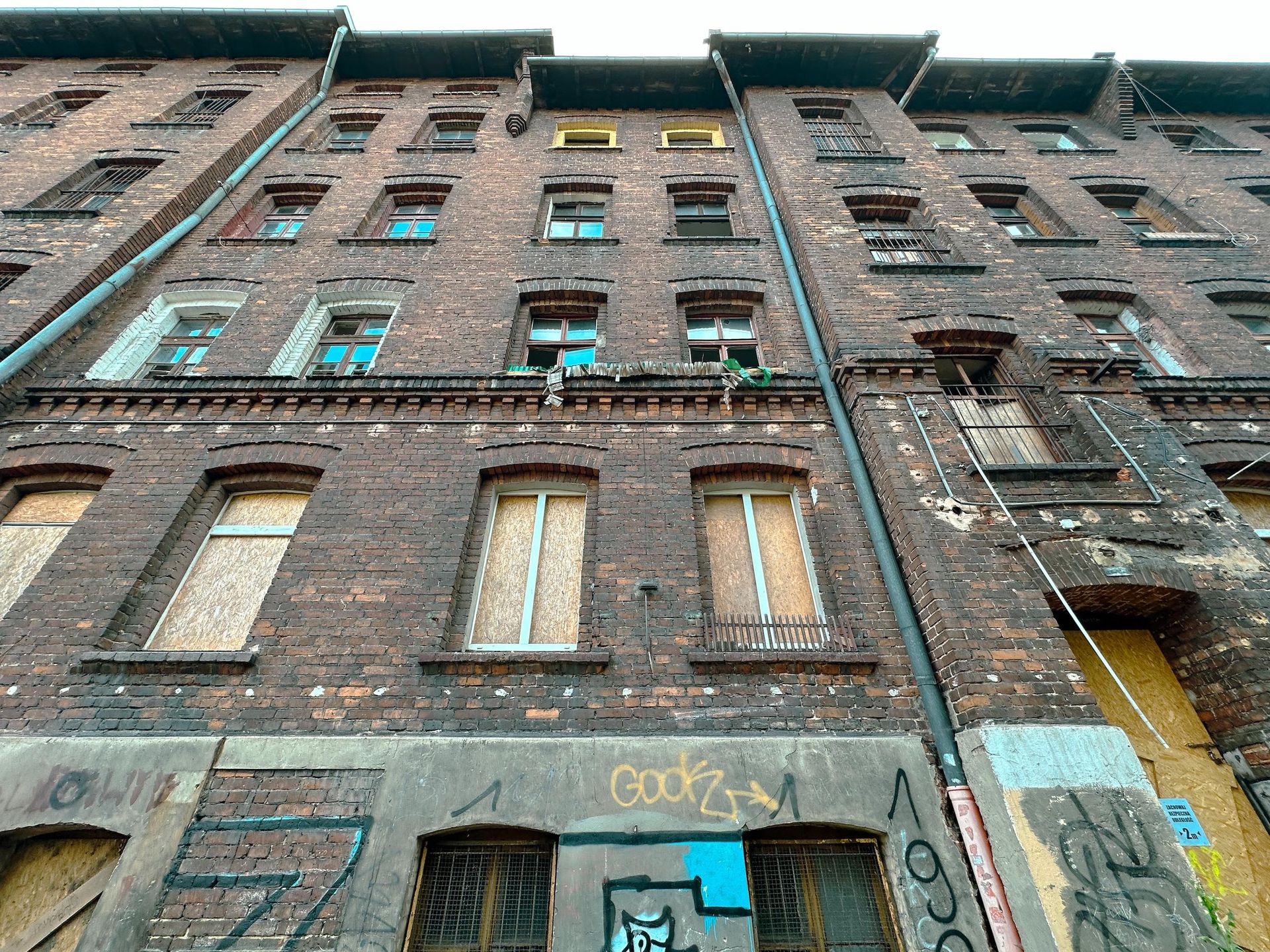 Zabytkowe famuły Izraela Poznańskiego w Łodzi 