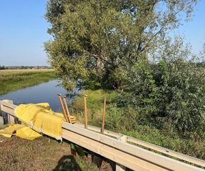 ​Pospolite ruszenie w Masłowie w pow. rawickim. Mieszkańcy zakasali rękawy i wmocnili wały na rzece 