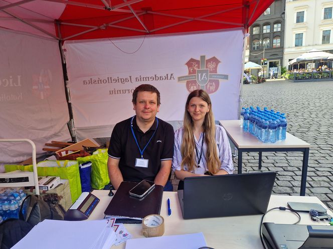 Szachiści opanowali centrum Torunia. Turniej błyskawiczny na Rynku Staromiejskim