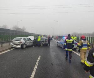 Karambol na trasie krajowej w Cedzynie koło Kielc! Zderzyło się ponad 30 samochodów, są ranni!