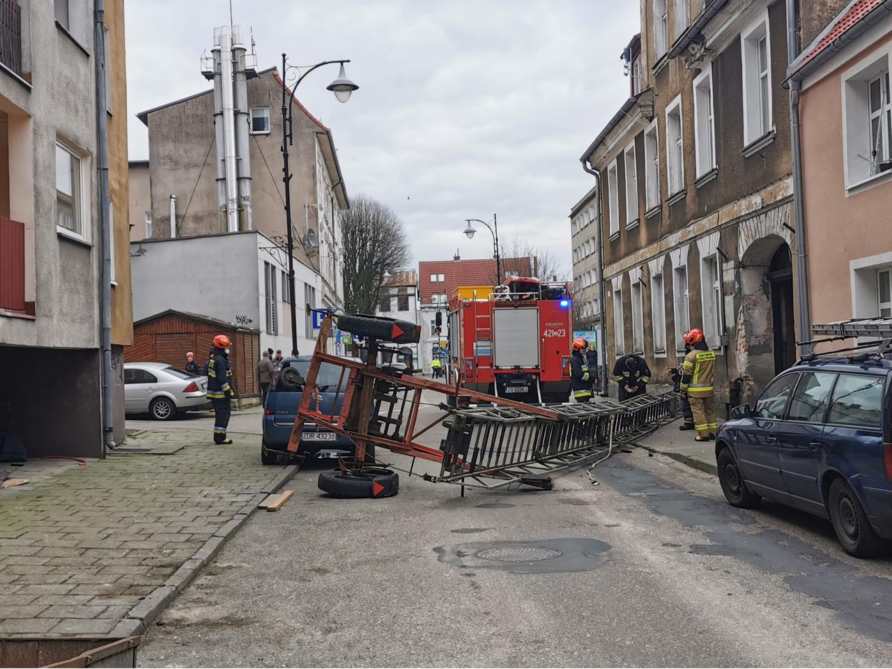 Upadek drabiny w centrum Drawska. Są poszkodowani