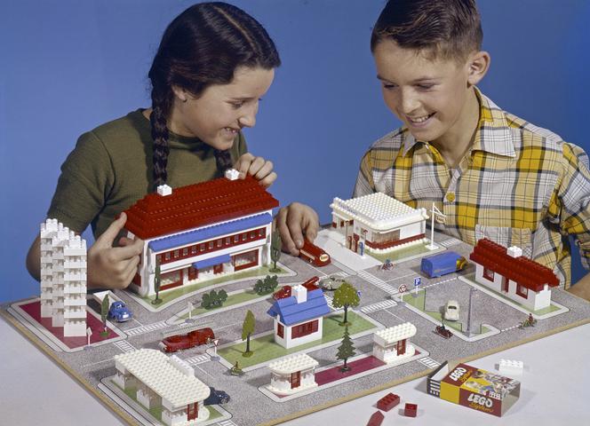 Historia LEGO