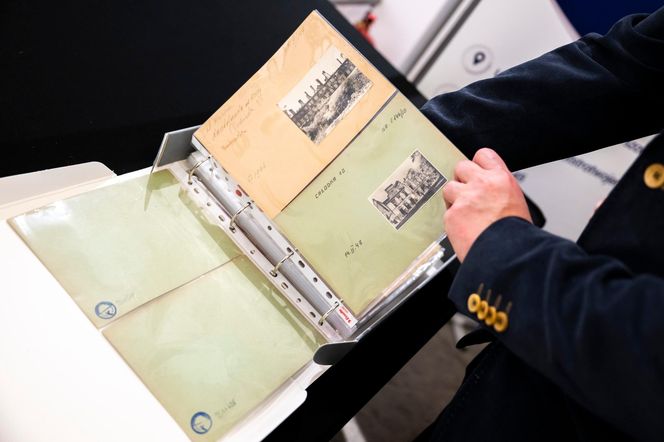 Zbiór fotografii dokumentujących zniszczoną Warszawę