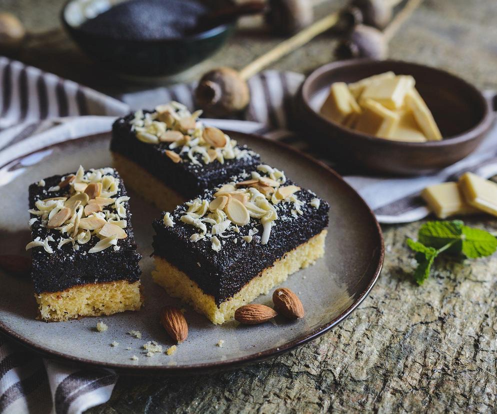 makowiec w cieście piernikowym