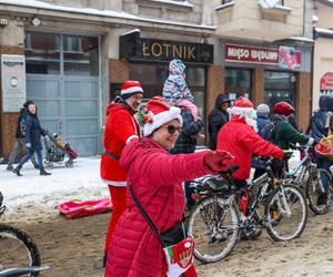 Parada w Mikołajów w Chorzowie na koniec Mikołajowego Festiwalu Czekolady z... owadami