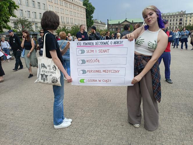 Protesty "Ani Jednej Więcej!" w całej Polsce. Kobiety wyszły na ulice po śmierci Doroty