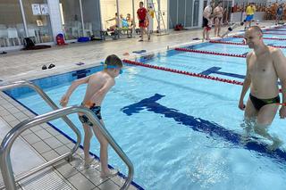 Przepłynęli 800 basenów dla Fundacji Dom w Łodzi. Ty też możesz pomóc!