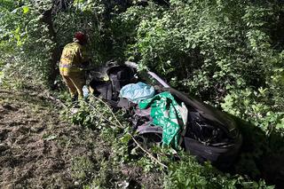 Poważny wypadek w Różankowie pod Toruniem. Samochód rozpadł się na dwie części