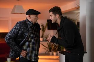 Na Wspólnej, odcinek 2833. Roman (Waldemar Obłoza), Mikołaj (Krzysztof Wieszczek)