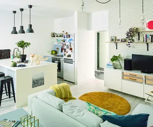 Przytulne, jasne mieszkanie z kolorowymi akcentami. 42 m² w stylu skandynawskim