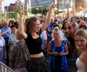 Potańcówka przed Teatrem Śląskim w Katowicach (09.08)