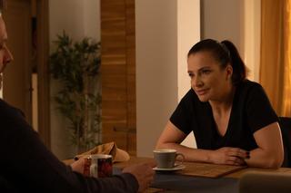 Na Wspólnej odc. 3859: Krzysztof Smolny (Łukasz Konopka), Judyta Bradecka (Anna Dereszowska)