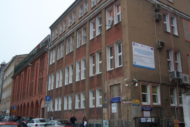 Szpital dziecięcy przy ulicy Krysiewicza / Poznań