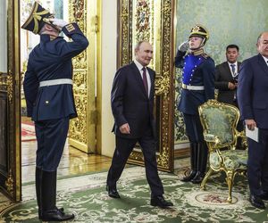  Zwrócili uwagę na ręce Putina. Zagadka rozwiązana?