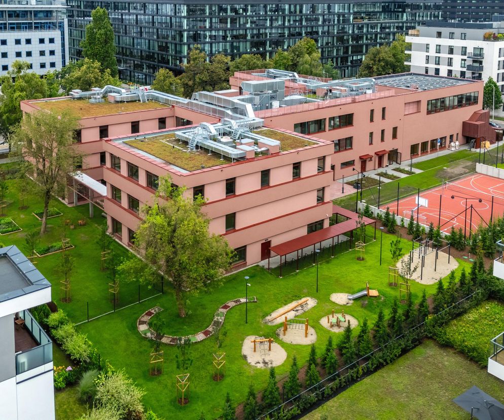 8 | Szkoła podstawowa przy ul. Konstruktorskiej 10. Archicom i Echo Investment zobligowali się do jej zbudowania w ramach ustawy Lex Deweloper. Za projekt odpowiada biuro WWAA