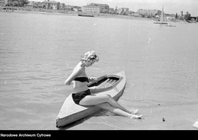 Golizna na plaży w czasch PRL