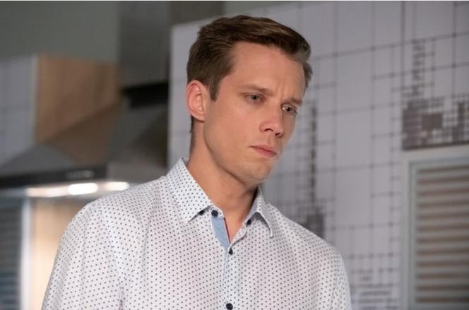 Na Wspólnej odc. 3219 - opis, streszczenie: Darek występuje w sądzie w imieniu Kasi