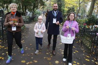 20. kwesta na cmentarzu św. Jerzego w Toruniu. Na miejscu m.in. prezydent Michał Zaleski i koszykarz Aaron Cel