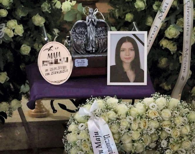 Tłumy na pogrzebie tragicznie zmarłej Mai. Kościół w Działdowie wypełniony po brzegi