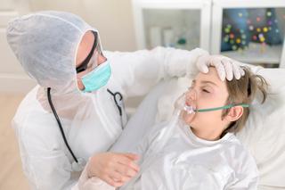 Koronawirus uderza mocno w dzieci. Najmłodsi w Warszawie pod respiratorami