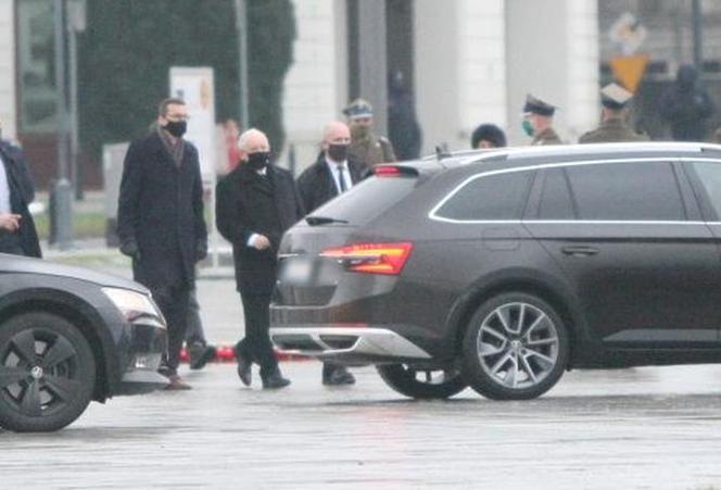 Jarosław Kaczyński. Prezes zabrał premiera na grób brata