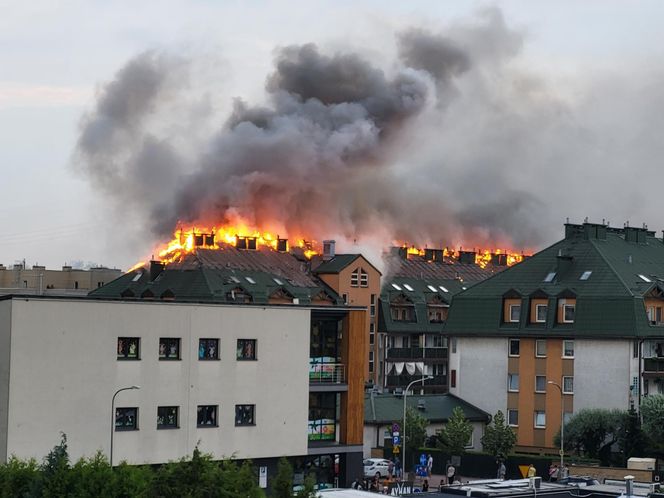 Pożar bloku mieszkalnego w Ząbkach 