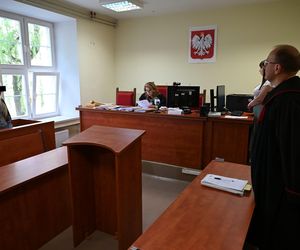 5-miesięczny chłopczyk ze śladami pobicia trafił do szpitala. Sąd ukarał oboje rodziców