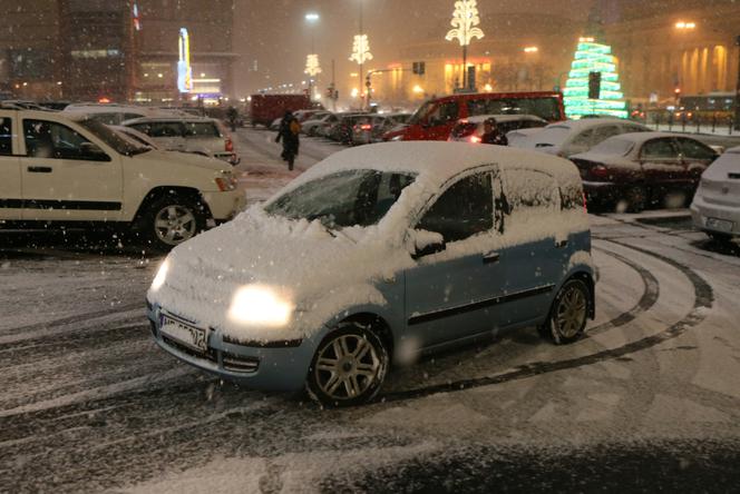 QUIZ. Ty też nie znosisz zimy? Pamiętasz, jak się zachować i nie dostać mandatu?