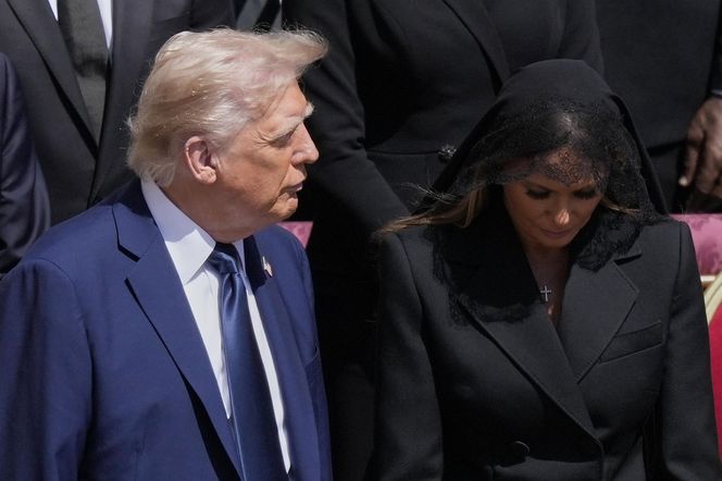 Gafy polityków na pogrzebie papieża Franciszka! Telefony i stroje