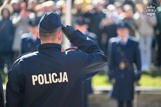 Nowi policjanci i policjantki w śląskim garnizonie. Uroczyste ślubowanie w Katowicach