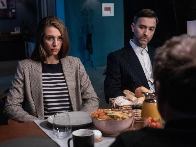 BrzydUla 2, odcinek 119 - opis, streszczenie: Ula i Marek przyznają się Józefowi i Ali do rozwodu